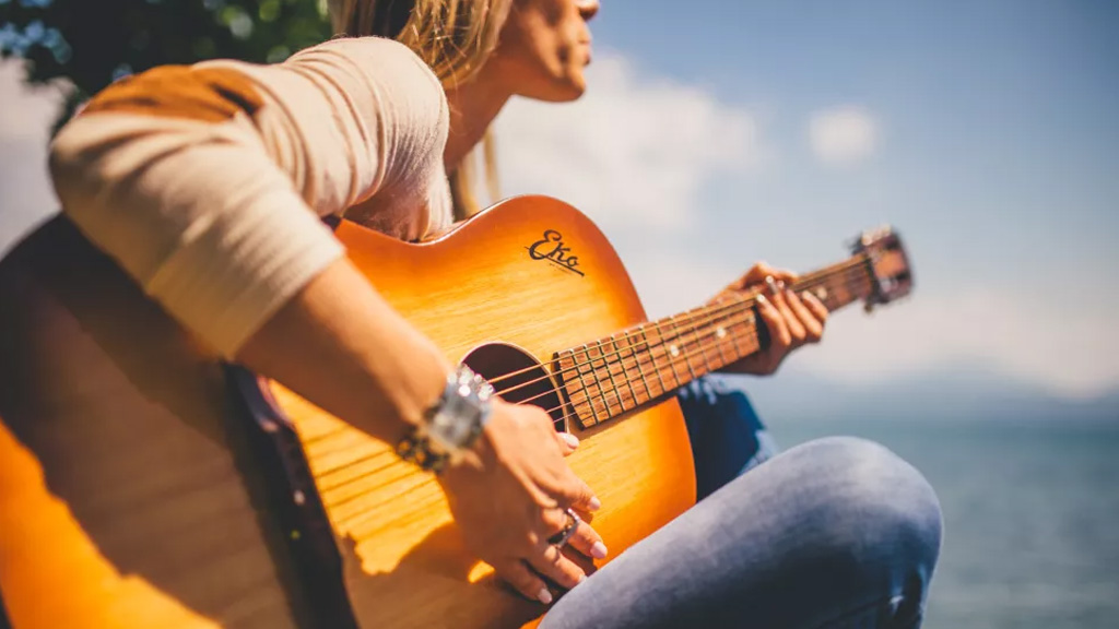 دلایل مبنی بر فایده نواختن گیتار برای سلامت روانی
