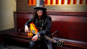 ساخت یک نسخه بسیار گران قیمت از ES-335 توسط Gibson به سفارش Slash