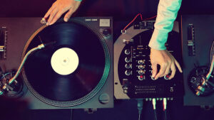 راهنمای انتخاب یک ترن‌تیبل مناسب برای DJing