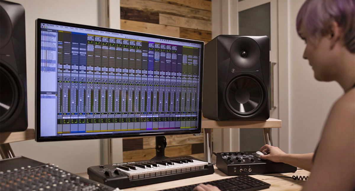 Mackie MR524 Powered Studio Monitor