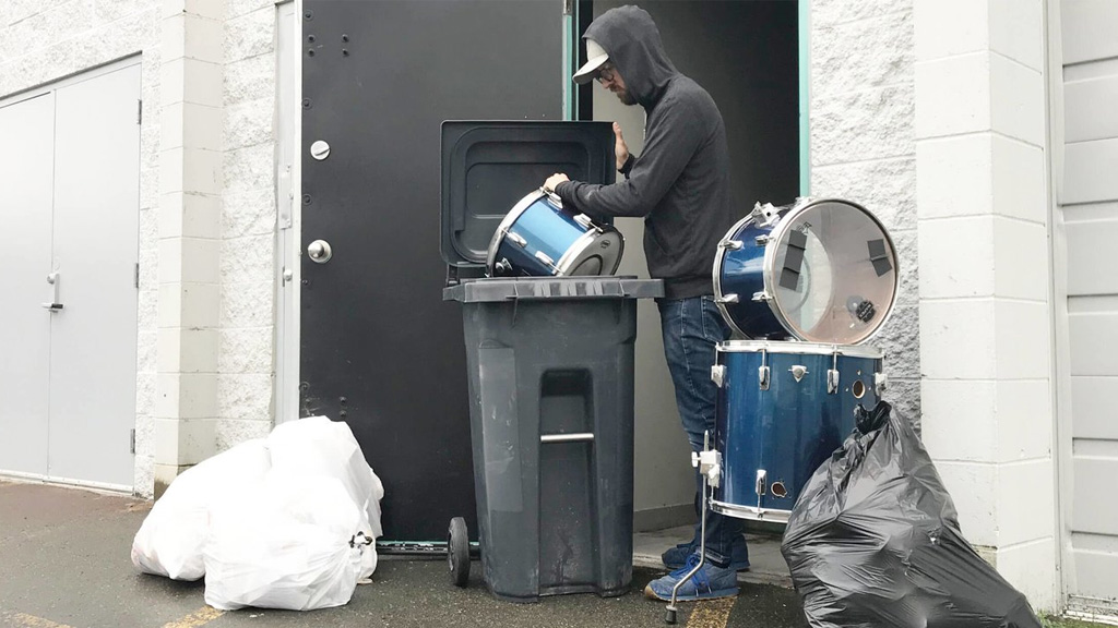 چرا برخی از درامرها پس از مدتی دست از نوازندگی میکشند؟