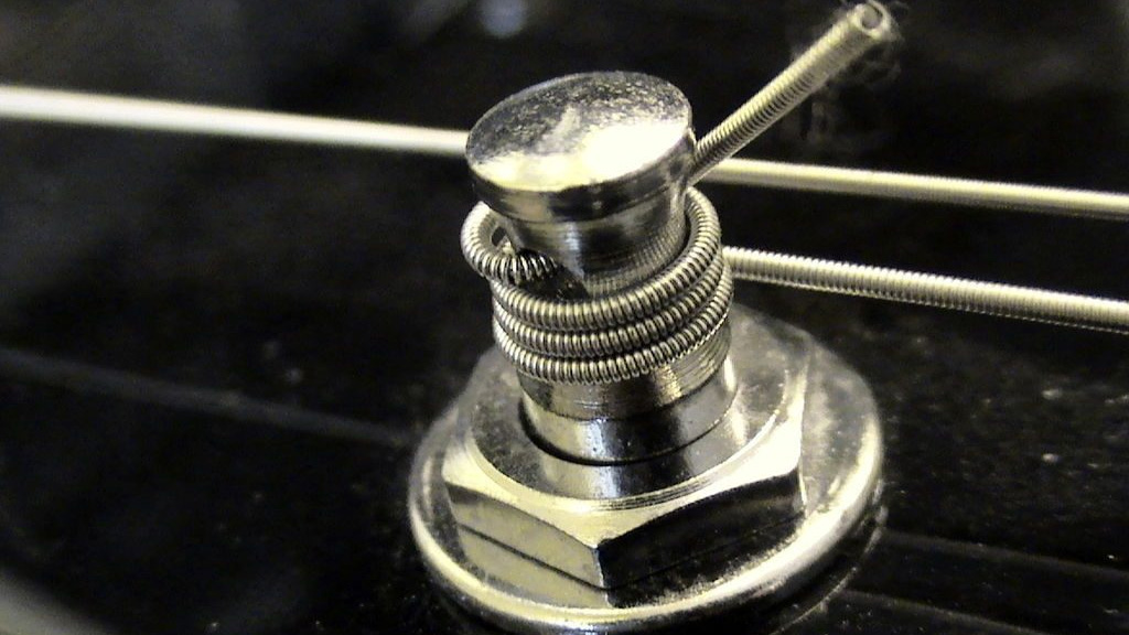 ۵ دلیل اصلی پاره شدن سیم گیتار