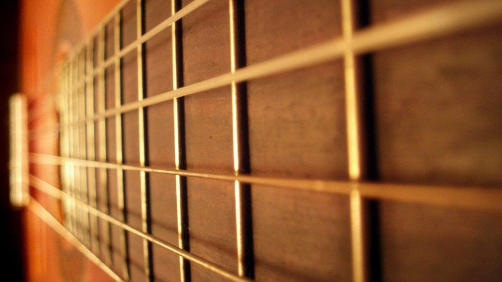 ۵ دلیل اصلی پاره شدن سیم گیتار