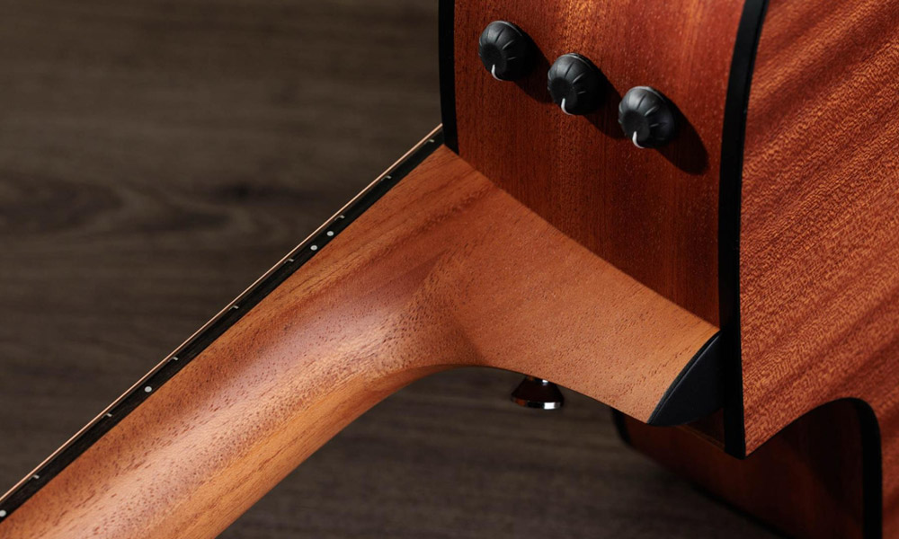Taylor 210ce Walnut Acoustic-Electric Guitar Natural