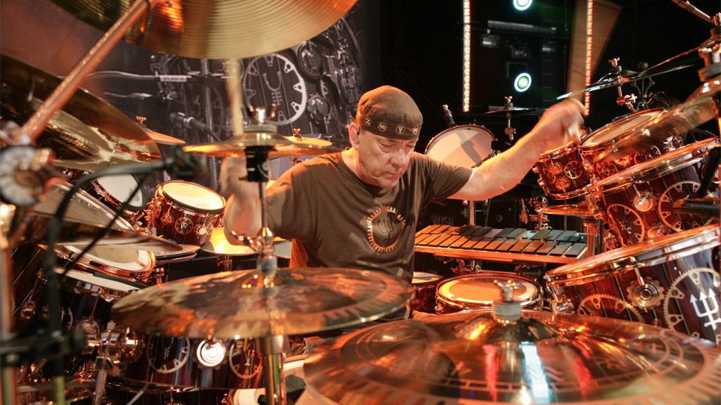 چرا برخی از درامرها پس از مدتی دست از نوازندگی میکشند؟