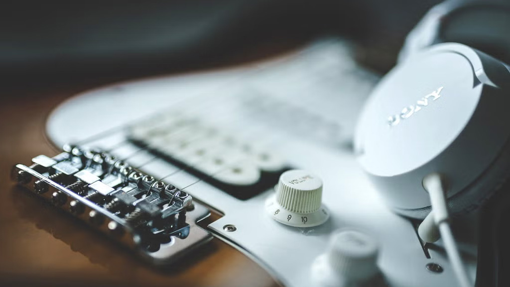 آیا میتوان یک هدفون را به گیتار الکتریک و بیس متصل کرد؟