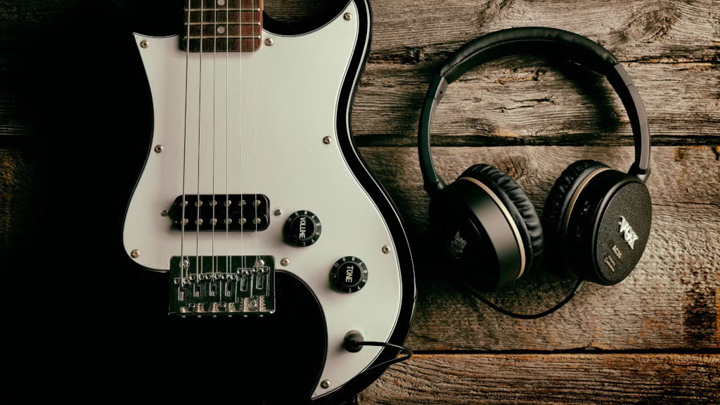 آیا میتوان یک هدفون را به گیتار الکتریک و بیس متصل کرد؟