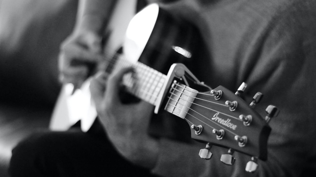 دلایل خارج شدن گیتار از کوک در زمان استفاده از کاپو