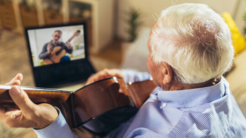 آموزش گیتار برای افراد مسن