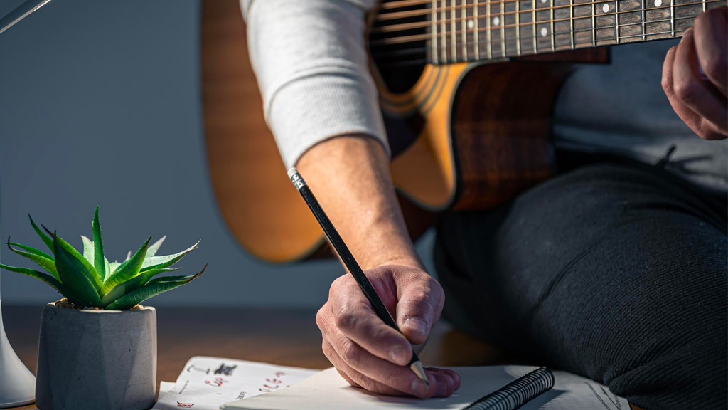 ۱۰ راهنمایی درباره نوازندگی گیتار از زبان ۱۰ گیتاریست افسانهای